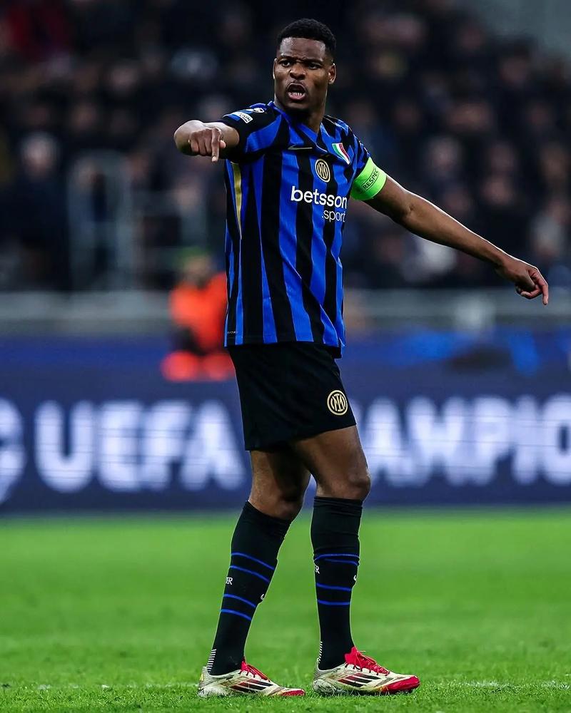 新鹏城vs成都：三外援PK四外援，韦世豪、杨明洋出战