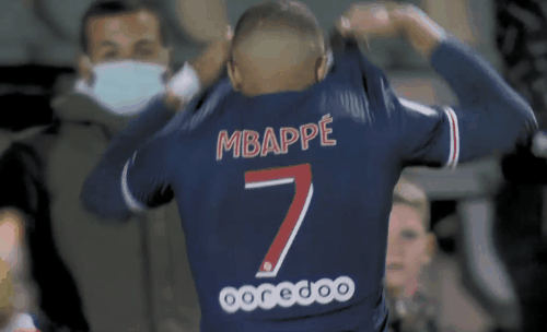 每体：莱万希望留在巴萨，并重新获得因费兰崛起而失去的主力位置（每体：莱万愿留巴萨，力争夺回被费兰崛起抢走的主力位置）