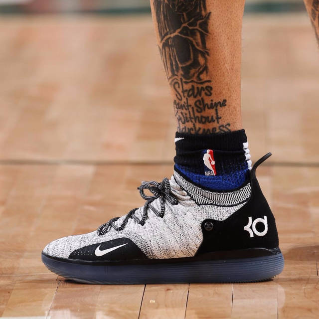 获黄金球拍仅10天，28岁樊振东再迎喜讯，努力多年成父亲最大骄傲（夺得黄金球拍仅十天，28岁樊振东再传喜讯，多年拼搏成父亲最大的骄傲）