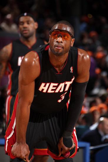 高开低走！哈登空砍23分11助&下半场仅8中1（开局强势后劲不足！哈登23分11助难救主，下半场8投仅1中）