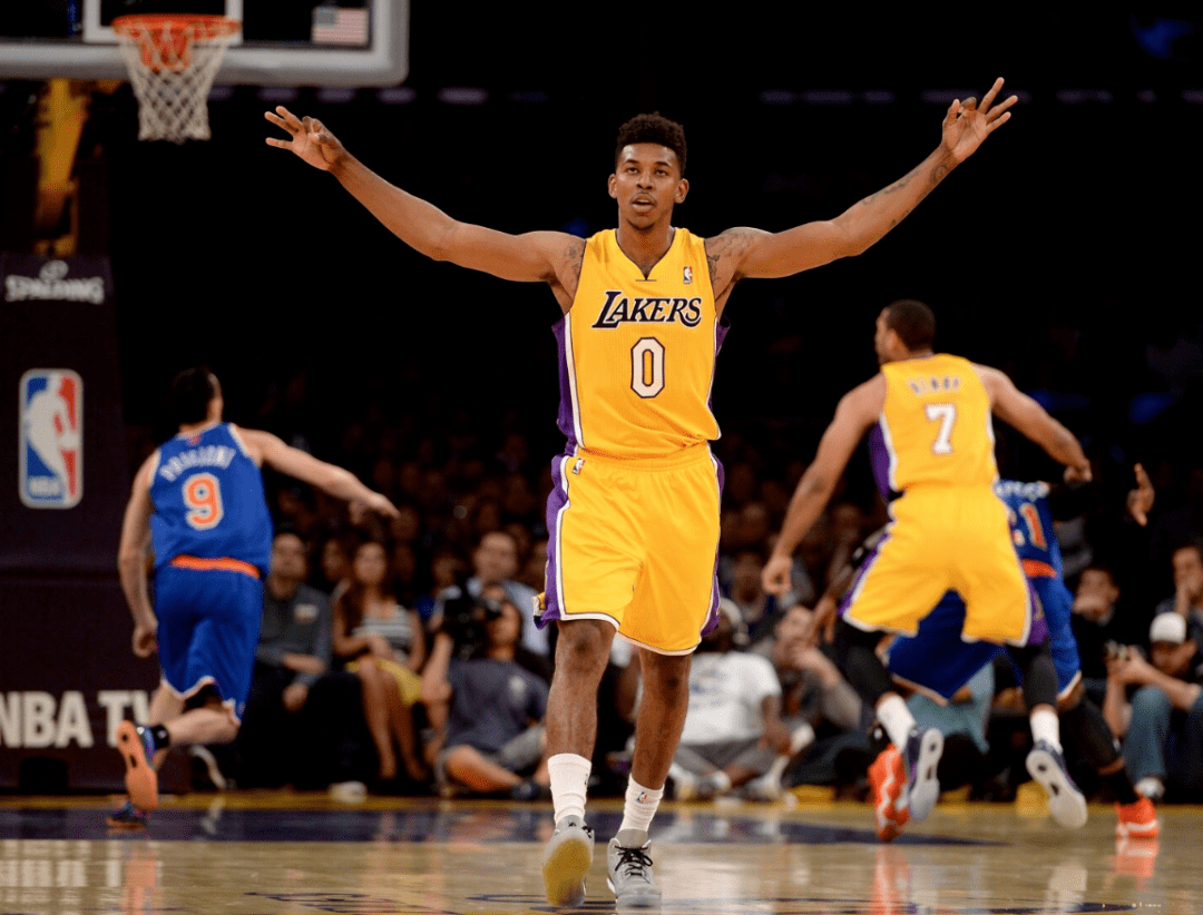 大二男生休学当残特奥会领跑员残特奥会田径女选手哪吒头亮相夺银（大二生休学赴残特奥会任领跑员，田径女将哪吒头出战摘银）