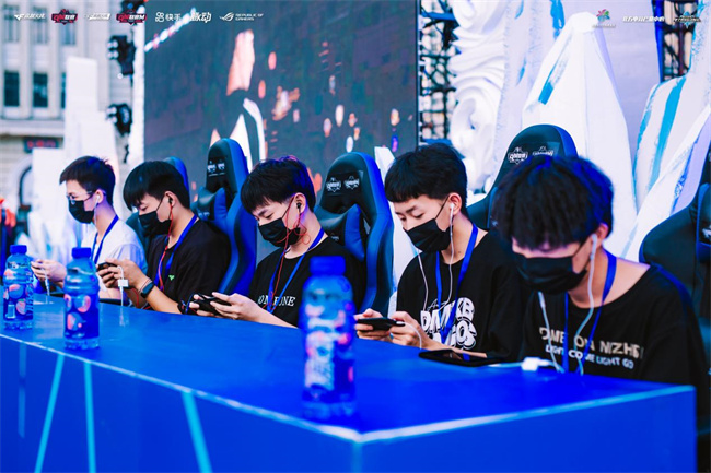 与勇士的德 与勇士的德